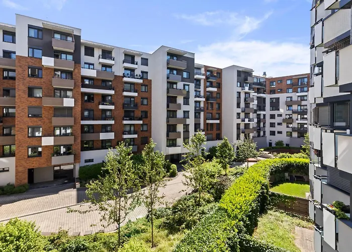 Lam White - Free Parking - Ac